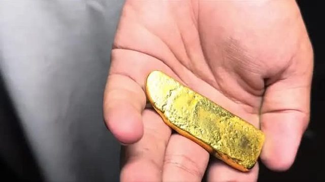 巴基斯坦师傅从报废电子元件中提炼黄金全过程