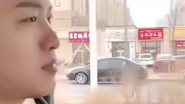 看着小姑娘急得