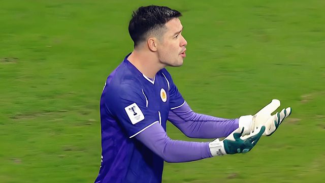 超巨失误！河内门将传球变乌龙助攻，张源推射喜收空门大礼