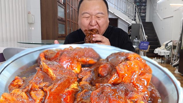 谁懂啊！啃牛窝骨的快乐直接封神！筋软肉香，一口沦陷炫到停不下