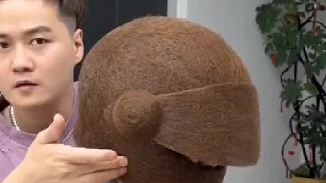 2025年最新发型 头盔式发型！…