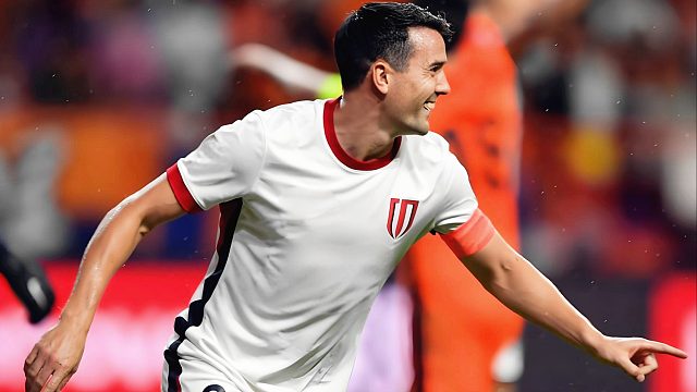 命硬！周定洋门前补射读秒绝平，蓉城1-1申花继续领跑积分榜