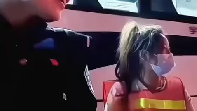 女警与嫌疑犯的对话