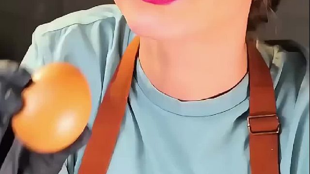 美女纯手工制作出一款个性十足的小夜灯，真的是太有创意了！