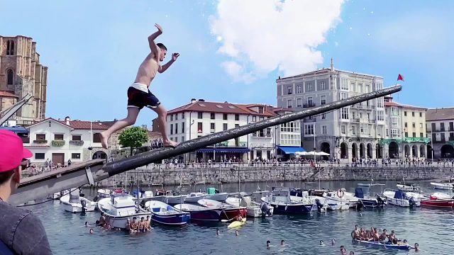 极限独木桥挑战，抢到小红旗，1000美刀的大奖就能抱回家