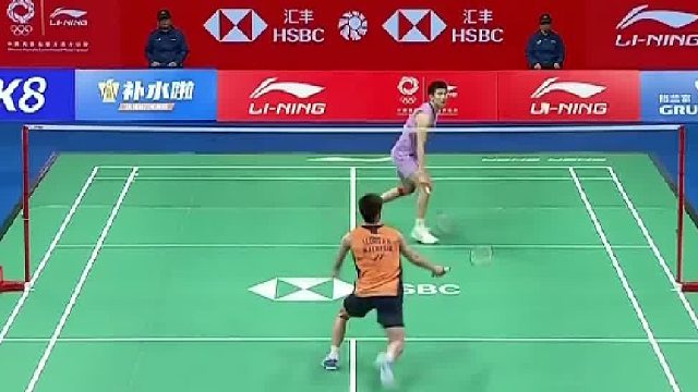 李诗沣连得7分反超比分，以21-8锁定胜局