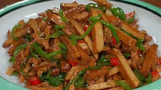 又是一道下飯菜尖椒炒香干