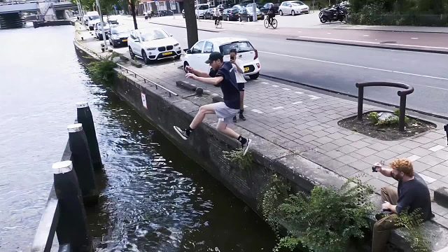 超硬核的不走寻常路挑战，没班上的跑酷狠人，又又又来整活啦