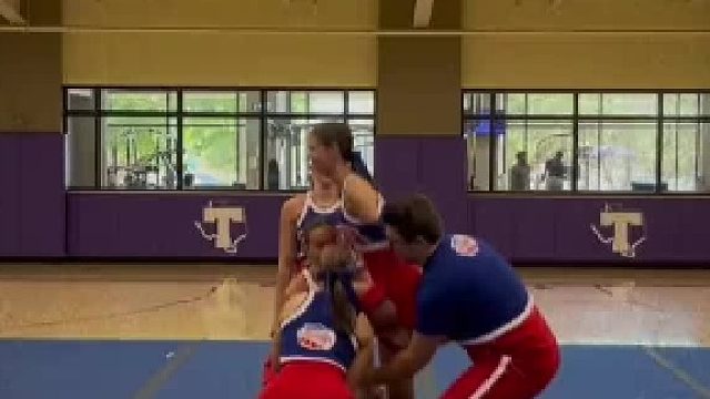 真正的啦啦队 从不会歧视任何一位想要加油助威的人