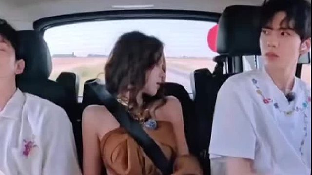 张予曦睡醒一觉炸毛了