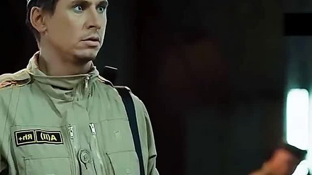 身高三米的外星人美女