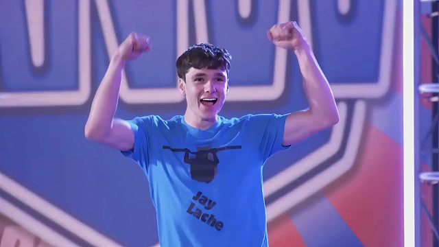 从未见过闯关如此牛的玩家，三连跳扑一气呵成，把裁判都惊呆了