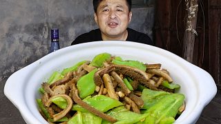 220元買了一個(gè)大牛肚，做個(gè)辣炒牛肚，再喝兩盅，美美噠