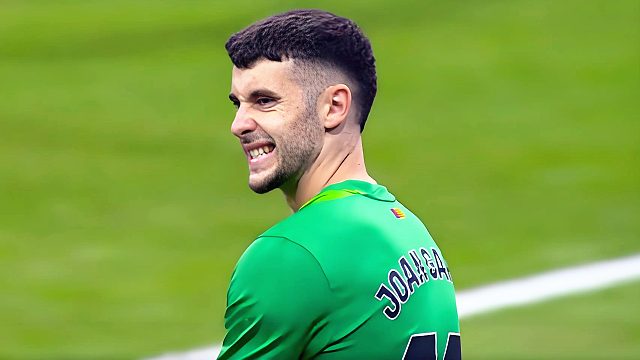 装大发了！加西亚出击失误送礼，被吊射空门后摆手致歉