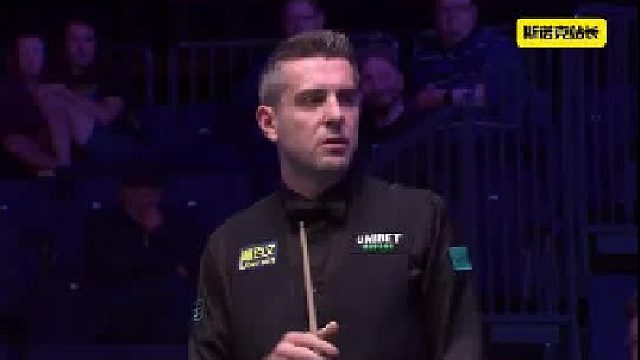 斯诺克英国公开赛：塞尔比罕见愤怒时刻 球迷调侃：看着手都疼呀