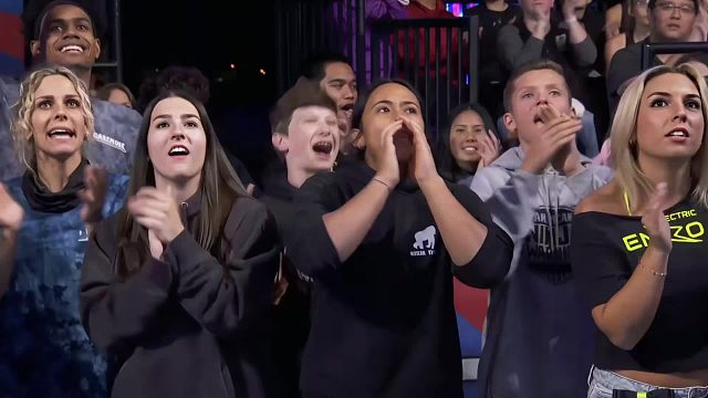 老六硬钢男生女生拿命冲，这速度也太牛了吧，最终逆袭成功