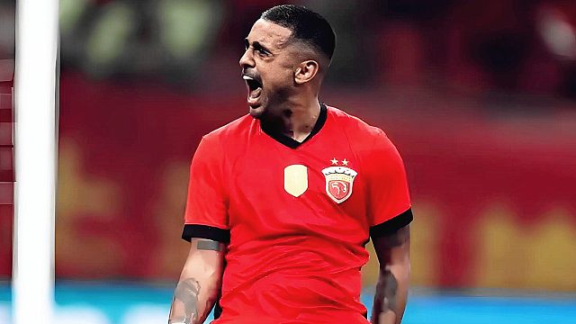 争冠神剧情！海港读秒绝杀登顶，蓉城连丢3球被绝平丢主动权