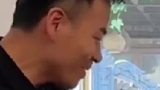 灯下黑！大哥把工资分两次转给老婆，自己留私房钱，毫无破绽。