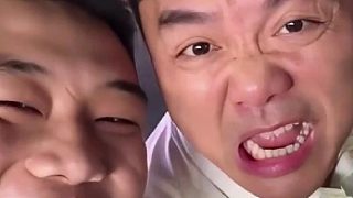 萬億總裁凌晨吃大排檔與老鄉(xiāng)勾肩搭背把酒言歡