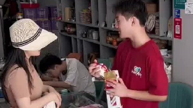 惊险一幕：不捡不知道，一捡吓一跳！