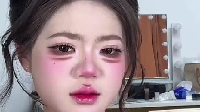 原来上镜居然这么吃妆，难怪网红景点全是网红妆