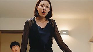 馬桶里伸出了一只怪手，妻子當場被嚇暈，就連警察來了都沒用 #影視解說 #懸疑電影 #韓國電影