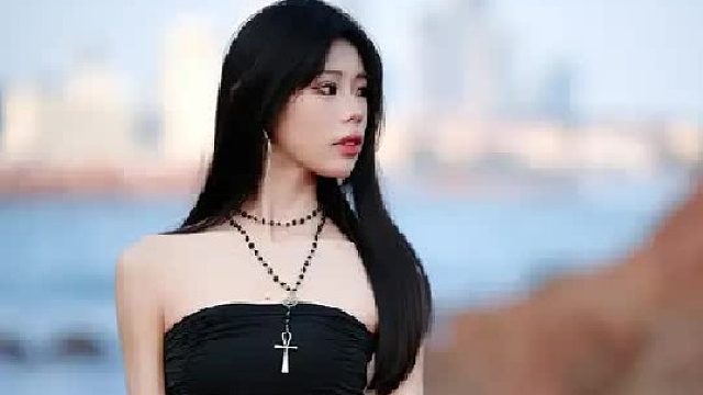 在海边遇到了不错的妹妹