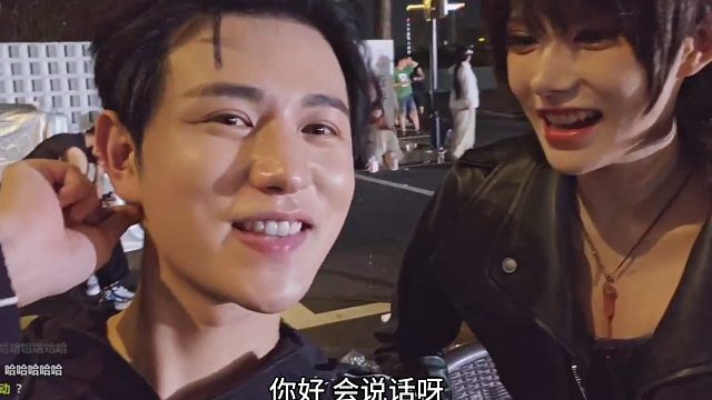 这就叫语言的艺术，童能成功嘴占一半，两句就把妹子哄爽了！