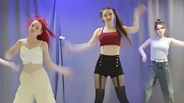 俄罗斯姑娘才艺表演24.05.08_集体舞05