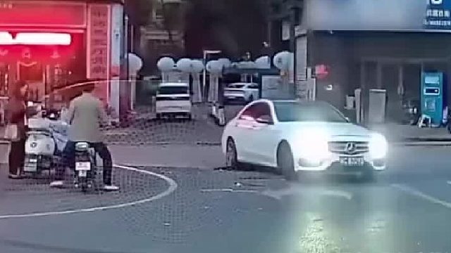 就是车有点高……很正常