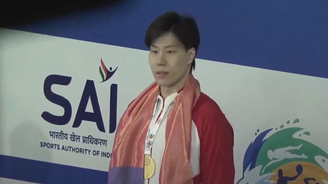 真霸气！覃海洋蛙泳狂甩日本选手4米远，亚锦赛最疯狂冲刺诞生了