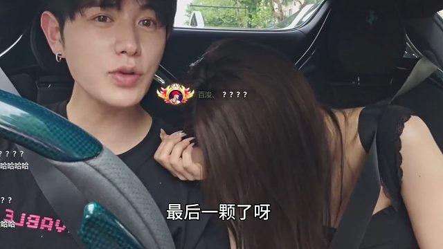 “童如何亲到女神？”，童：买口香糖！观众：高手啊！