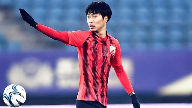 逃过一劫！傅欢离谱回传给门将挖坑，记者陈华批“不负责任”