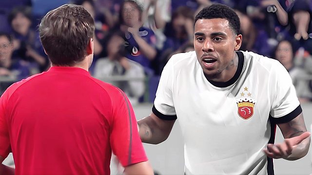 争议判罚！海港外援推搡对手被直红罚下，慢镜回看冤不冤？