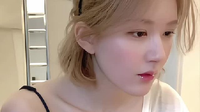 欢迎收看赵露思沉浸式工作