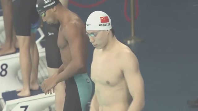 恐怖统治力！覃海洋100米蛙泳狂飙破纪录，后程发力太无敌了