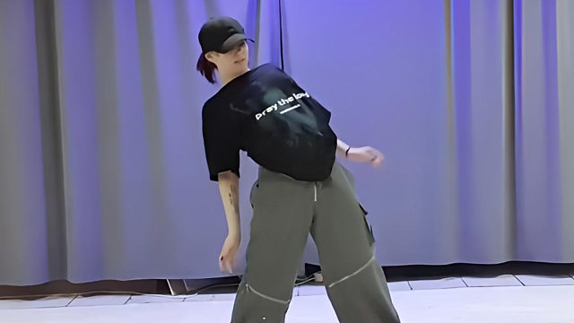 俄罗斯姑娘才艺表演24.05.15_小逗比(安娜)01