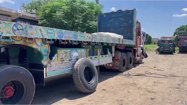 巴基斯坦师傅修复损坏的卡车拉杆全过程