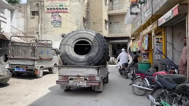 这才是真正的火补，也是真正的离谱，巴基斯坦师傅修复轮胎全过程