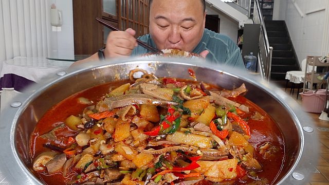 老丈人送来点羊下水，阿强做内蒙羊杂碎，辣爽过瘾，超级下饭！