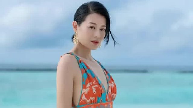 初见时目光被华服吸引，未先留意胡杏儿