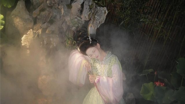 还好朋友多，才把这个假山给按起来了