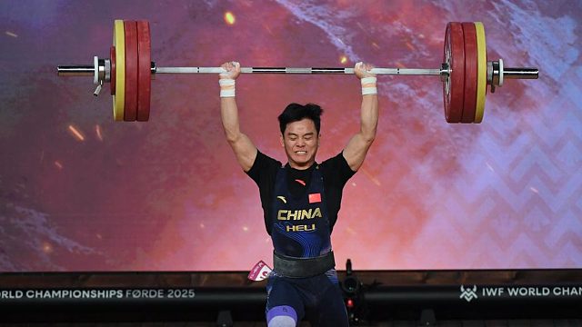 真猛！举重第一把就直接锁定胜局，中国大力士上演惊人一举夺冠