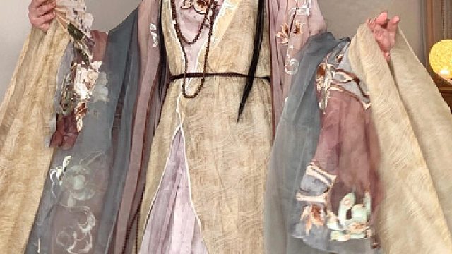 “暮然春谢夏灭，枯木一生作蝶。”