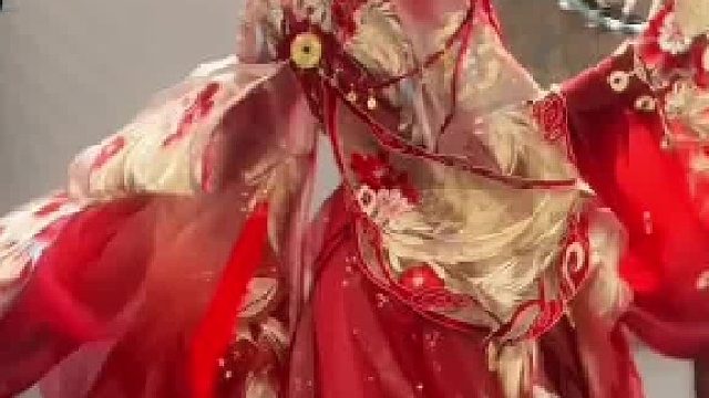 “圣墟里最后的火凤神女……”