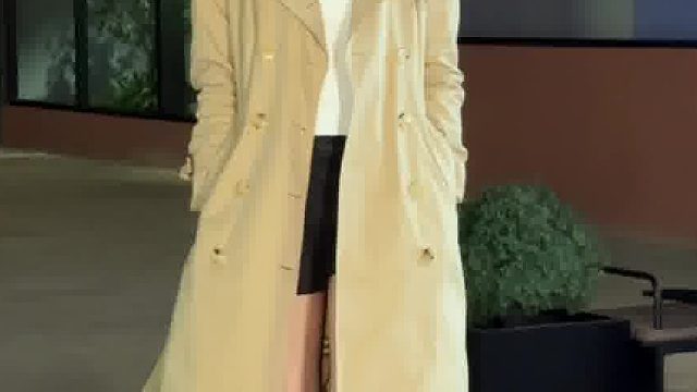 风衣配裸色高跟鞋 权威御姐