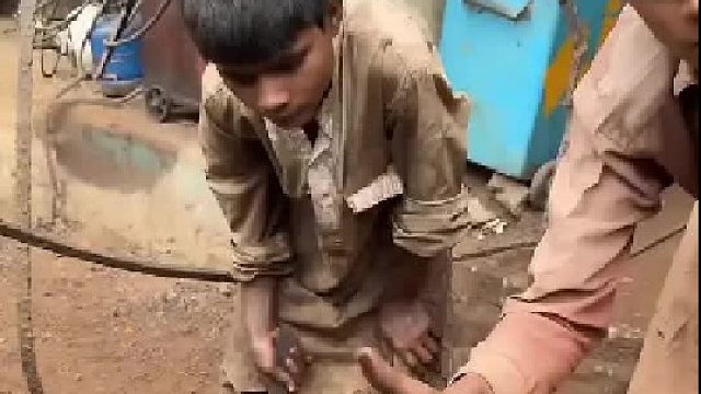 学习一下巴基斯坦师傅的维修小技巧