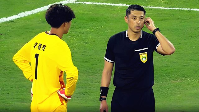 VAR立功！盐城队员乌龙助攻，吴磊门前抢射破门被判有效