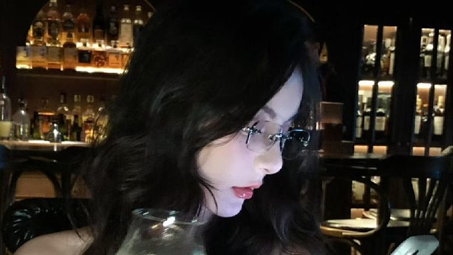 小酒馆微醺照太权威啦 喝拍照姿势来啦