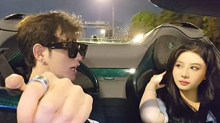 童錦程以為輕松拿捏00后妹子，結果被一句話反殺，童：杭州下雨了